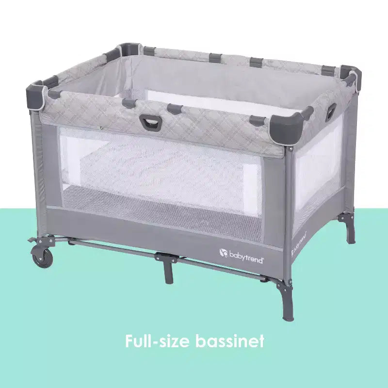 Box per neonati Baby Trend Lullaby Nursery Suite EZ-Fold con sdraietta portatile a dondolo - motivo a quadri Madrid: Cappottina, Culla, Ruote bloccabili, Vibrazione