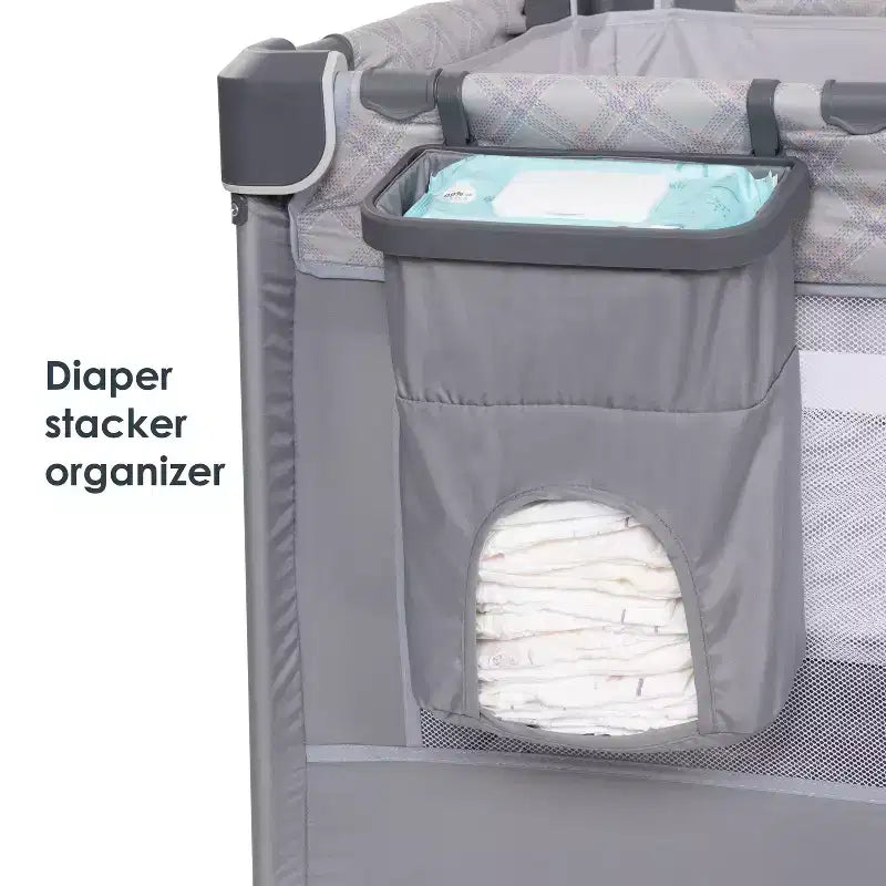 Box per neonati Baby Trend Lullaby Nursery Suite EZ-Fold con sdraietta portatile a dondolo - motivo a quadri Madrid: Cappottina, Culla, Ruote bloccabili, Vibrazione