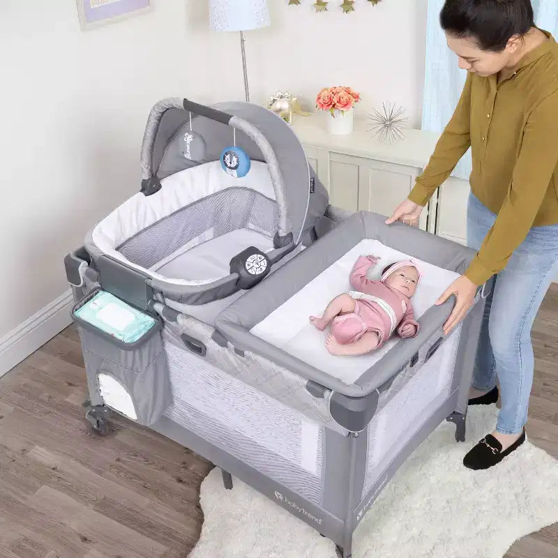 Box per neonati Baby Trend Lullaby Nursery Suite EZ-Fold con sdraietta portatile a dondolo - motivo a quadri Madrid: Cappottina, Culla, Ruote bloccabili, Vibrazione