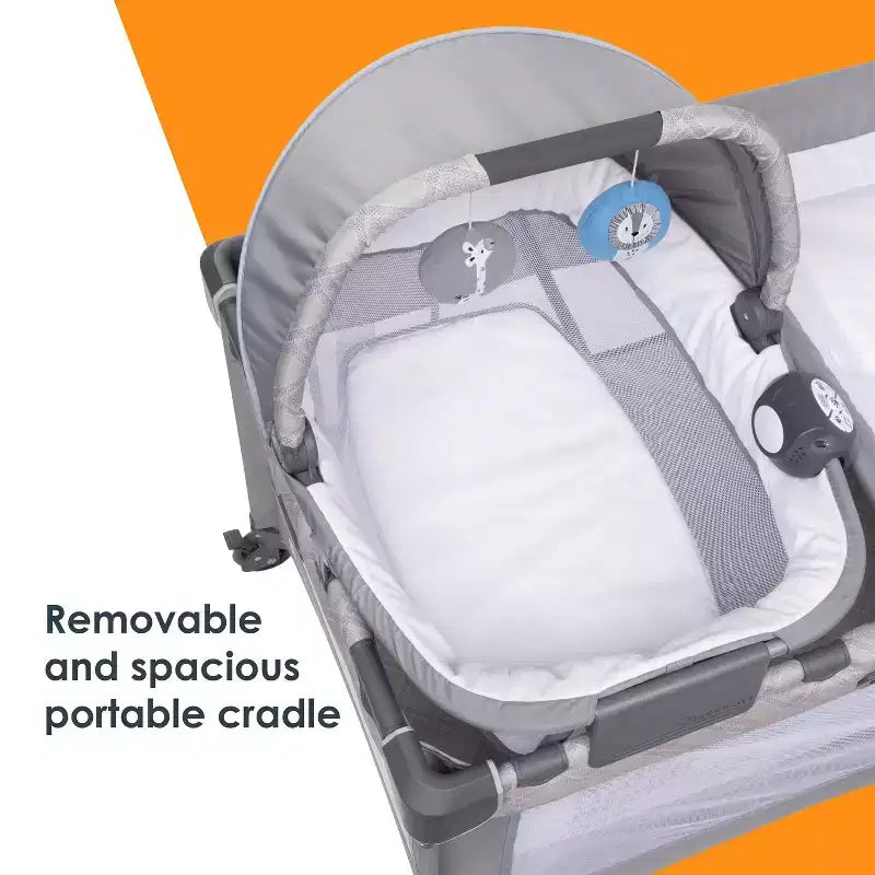 Box per neonati Baby Trend Lullaby Nursery Suite EZ-Fold con sdraietta portatile a dondolo - motivo a quadri Madrid: Cappottina, Culla, Ruote bloccabili, Vibrazione