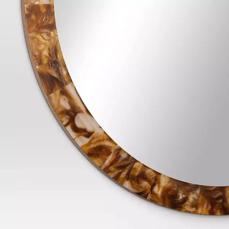 Specchio da parete rotondo da 30" con inserti a corno in finta pelle - Threshold™
