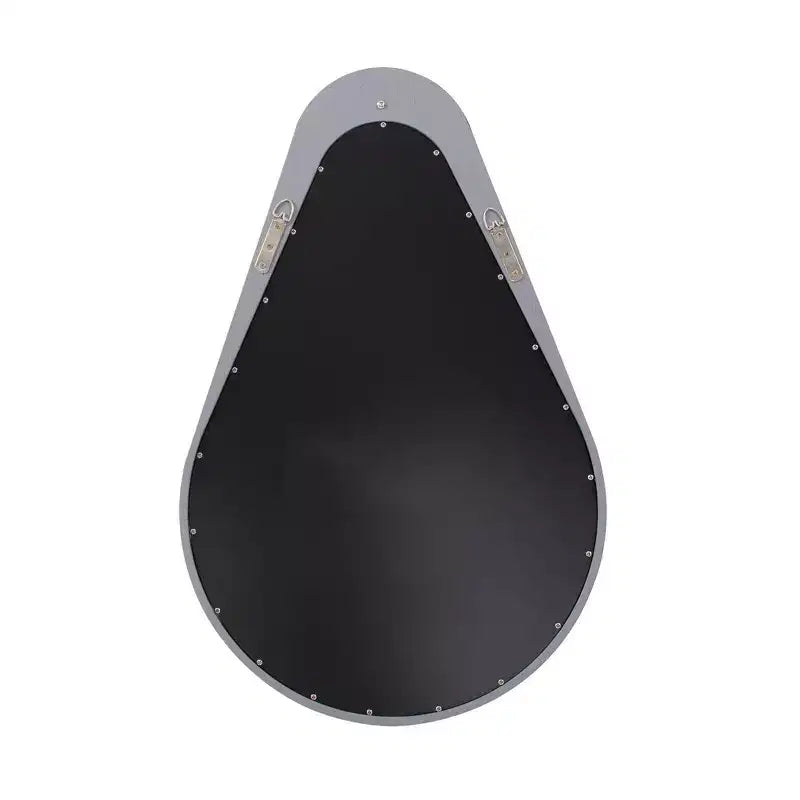 Specchio con cornice in legno grigio Teardrop Saldar 28"x18" Howard Elliott con gancio in metallo nero