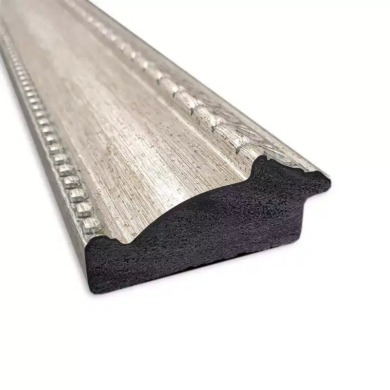 Specchio da parete Lyla ornato con cornice, non smussato, 55,9 cm x 71,1 cm, Argento - Amanti Art: Include l'hardware per il montaggio