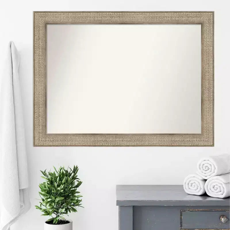 Specchio da parete da bagno in legno d'argento con motivo a traliccio non smussato 44" x 33" - Amanti Art: stile moderno, cornice in legno, montaggio a parete
