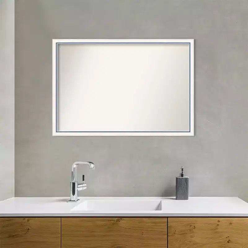 Specchio da bagno da parete Morgan in legno non smussato da 38"x26" bianco/blu - Amanti Art