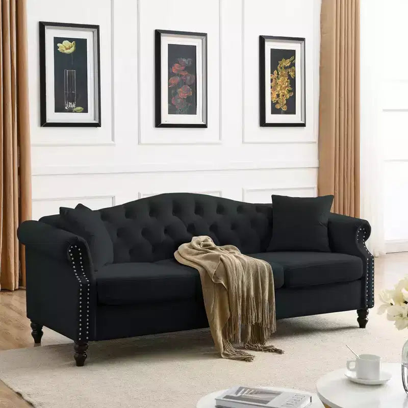 Divano Chesterfield 3 posti in velluto nero da 79 pollici con design trapuntato - Divano a 3 posti con braccioli arrotolati e finiture borchiate per il soggiorno (3S+3S)