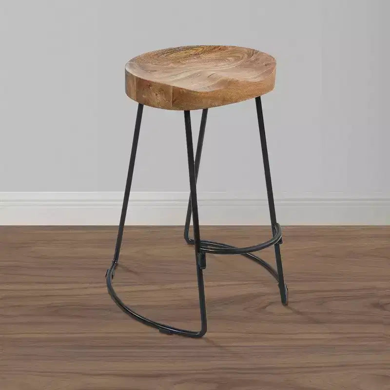 Sgabello da bancone Royal Hampton Industrial in legno di mango e ferro, altezza 24 pollici, set da 2
