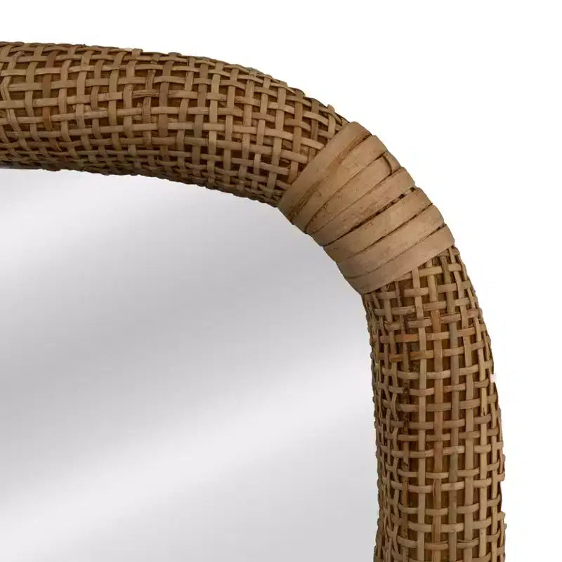 Specchio da parete Storied Home rettangolare ondulato in canna di rattan intrecciato a mano, naturale