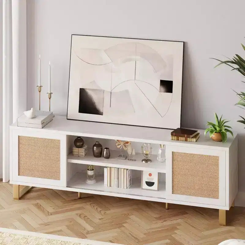 Mobile TV moderno da 65 pollici con finitura in rattan e marmo - Centro di intrattenimento bianco e oro con ante e ripiani contenitori