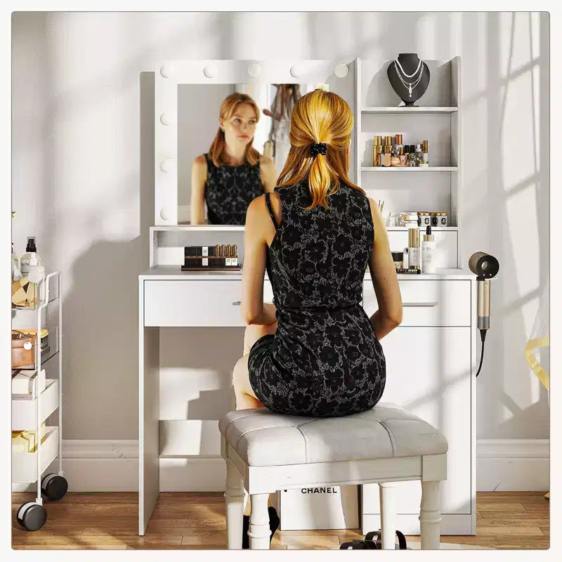 Bestier Toeletta con Specchio e Luci, Tavolo da Trucco con 2/3 Cassetti, Ripiano Regolabile, Presa Elettrica e Scaffale Laterale per Camera da Letto o Spogliatoio