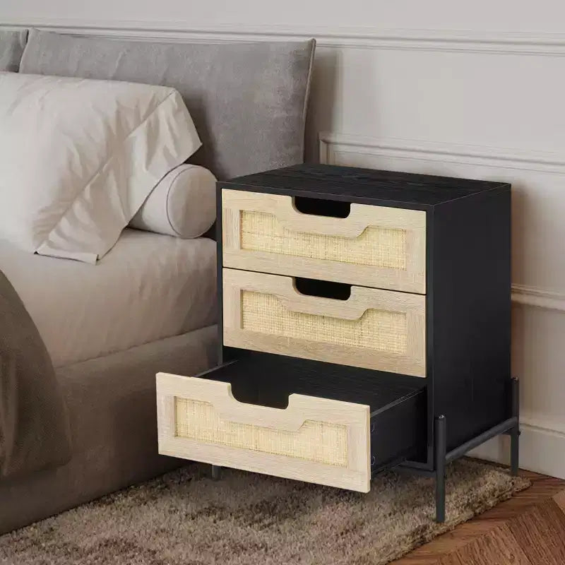 Comodino in Rattan con 3 Cassetti, Comodino Compatto da 48 cm per Piccoli Spazi - Legno Ingegnerizzato e Struttura in Acciaio