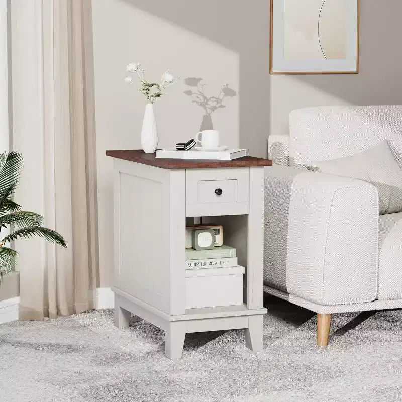 Tavolino da salotto Acekool Farmhouse con stazione di ricarica e cassetto portaoggetti, tavolino d'appoggio bianco e marrone per soggiorno e camera da letto