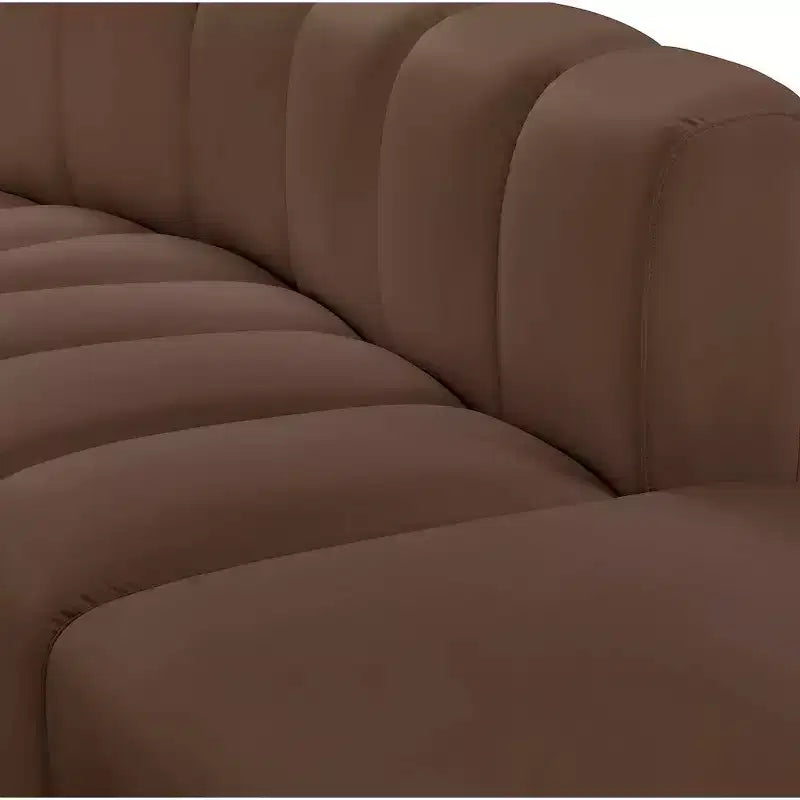 Meridian Furniture, divano modulare Arc in pelle vegana marrone