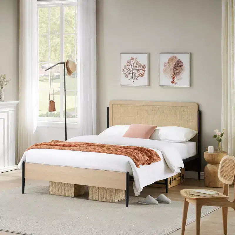 Coolmee Letto Matrimoniale/Queen Size con testiera in rattan naturale e pediera in legno massello, giroletto con spazio contenitore sotto il letto