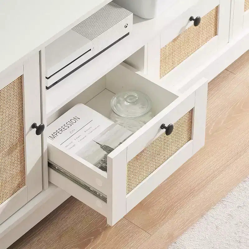 Mobile porta TV, mobile da soggiorno - per TV da 65+ pollici, console multimediale in rattan con contenitore e sportello in rete, mobile TV moderno bianco per soggiorno