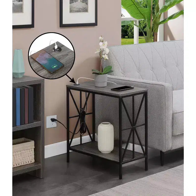Tavolino/Comodino con Stazione di Ricarica e Ripiano, Due Porte USB, Tavolino d'Appoggio Elegante con Struttura Incrociata per l'Arredamento della Camera da Letto