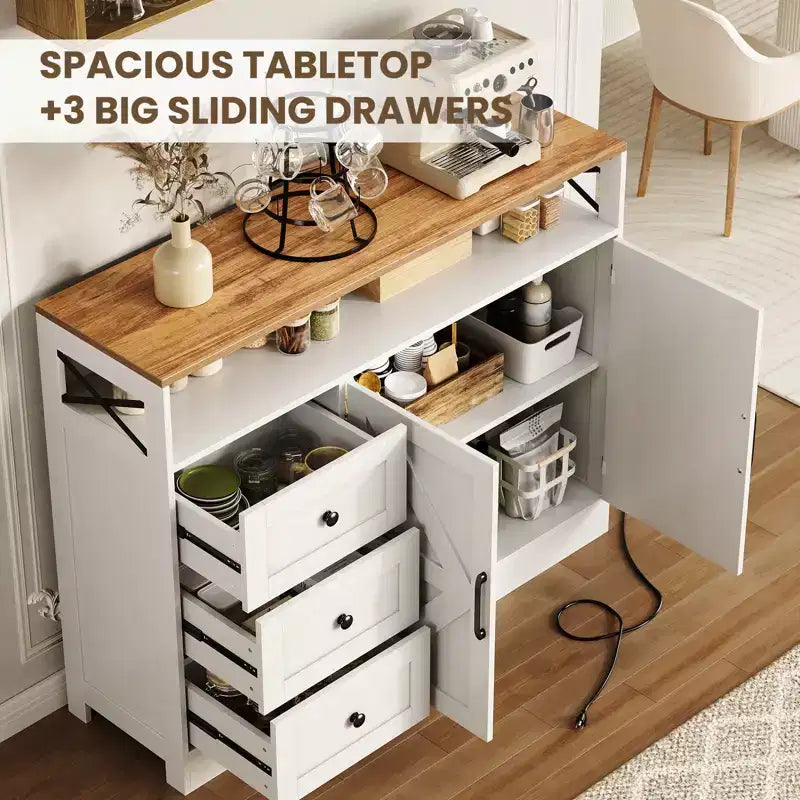 COZONY Credenza a buffet con presa di corrente, Madia moderna in stile rustico con cassetti e ante scorrevoli, Mobile contenitore con ripiani regolabili per cucina e soggiorno, Bianco
