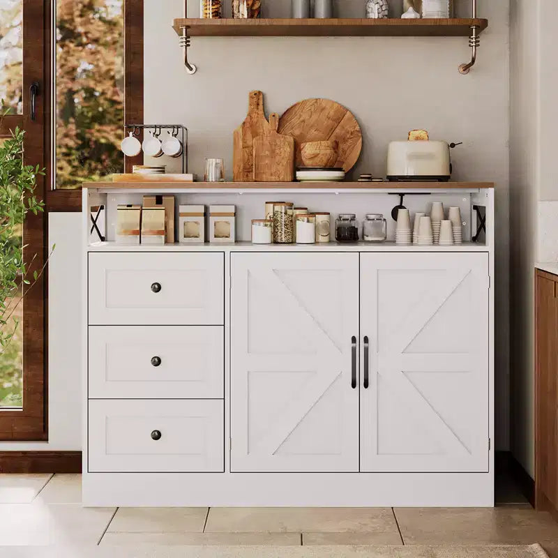 COZONY Credenza a buffet con presa di corrente, Madia moderna in stile rustico con cassetti e ante scorrevoli, Mobile contenitore con ripiani regolabili per cucina e soggiorno, Bianco