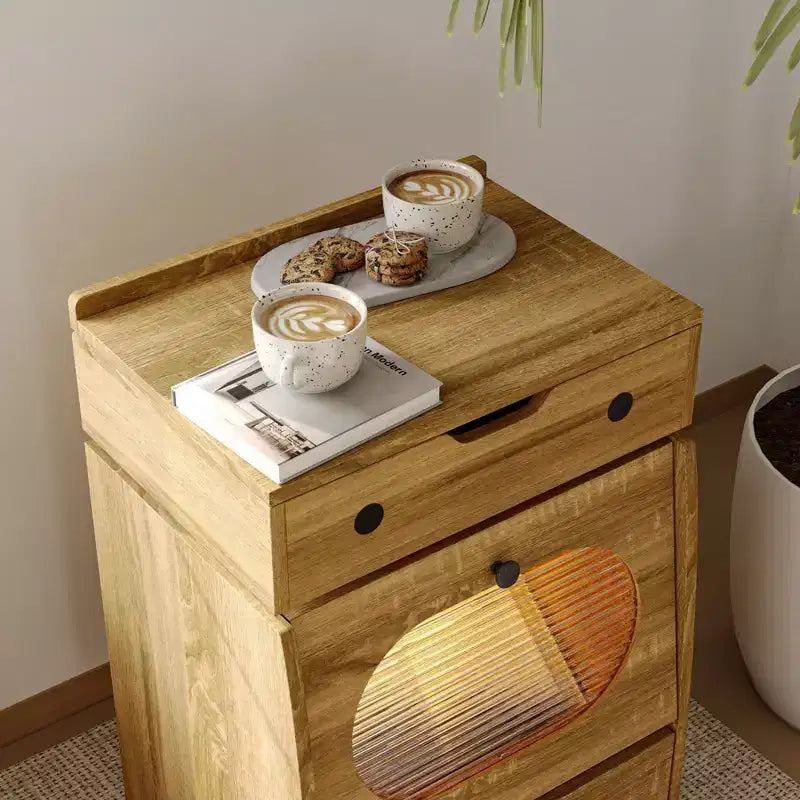 Comodino a forma di robot giocoso, rotazione a 360°, striscia LED touch-control, mobiletto laterale con piano girevole, ruote bloccabili