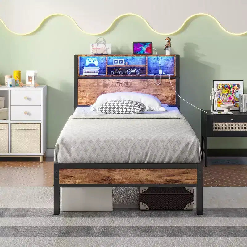 Struttura letto matrimoniale in metallo Bellemave con testiera portaoggetti, luci LED RGB, stazione di ricarica, libreria portaoggetti, senza rete a molle
