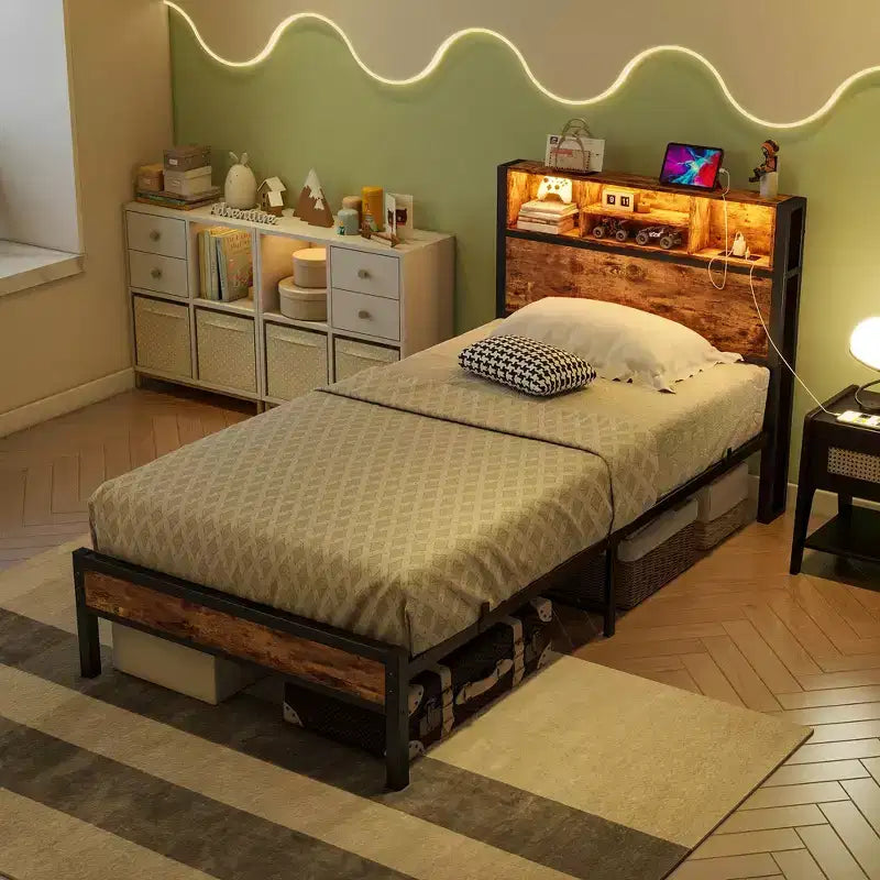 Struttura letto matrimoniale in metallo Bellemave con testiera portaoggetti, luci LED RGB, stazione di ricarica, libreria portaoggetti, senza rete a molle