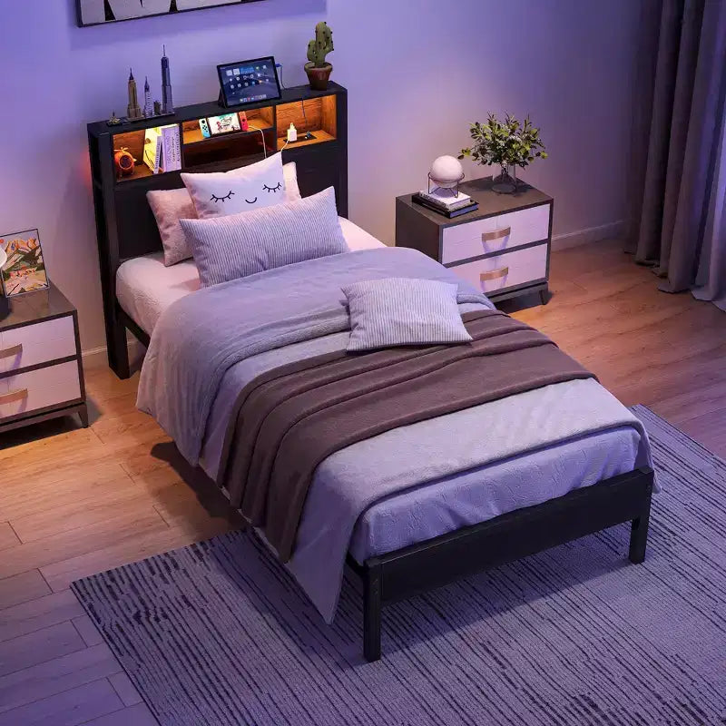 Struttura letto matrimoniale in metallo Bellemave con testiera portaoggetti, luci LED RGB, stazione di ricarica, libreria portaoggetti, senza rete a molle