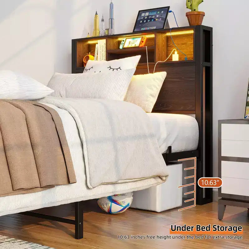 Struttura letto matrimoniale in metallo Bellemave con testiera portaoggetti, luci LED RGB, stazione di ricarica, libreria portaoggetti, senza rete a molle
