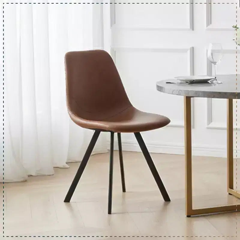 Sedia da pranzo moderna in pelle LeisureMod Markley con sedile imbottito e gambe in metallo, design elegante per cucina, sala da pranzo, ufficio, salotto o bar