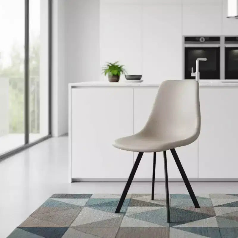 Sedia da pranzo moderna in pelle LeisureMod Markley con sedile imbottito e gambe in metallo, design elegante per cucina, sala da pranzo, ufficio, salotto o bar