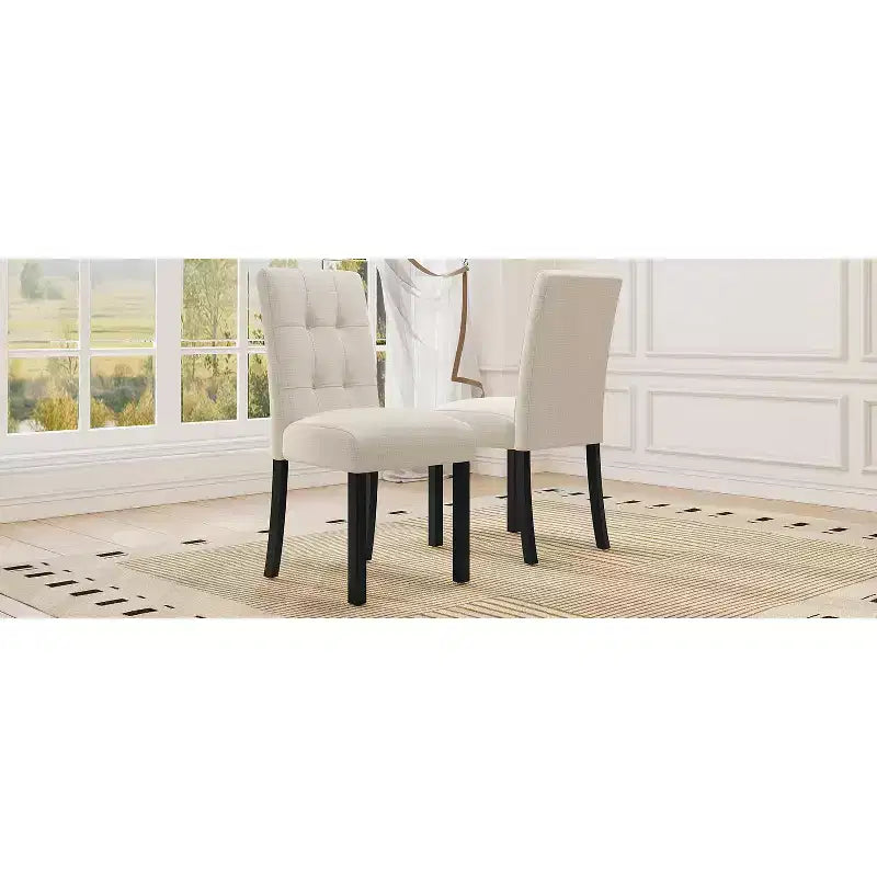 Set di 4 moderne sedie da pranzo trapuntate con gambe in legno di gomma e seduta imbottita