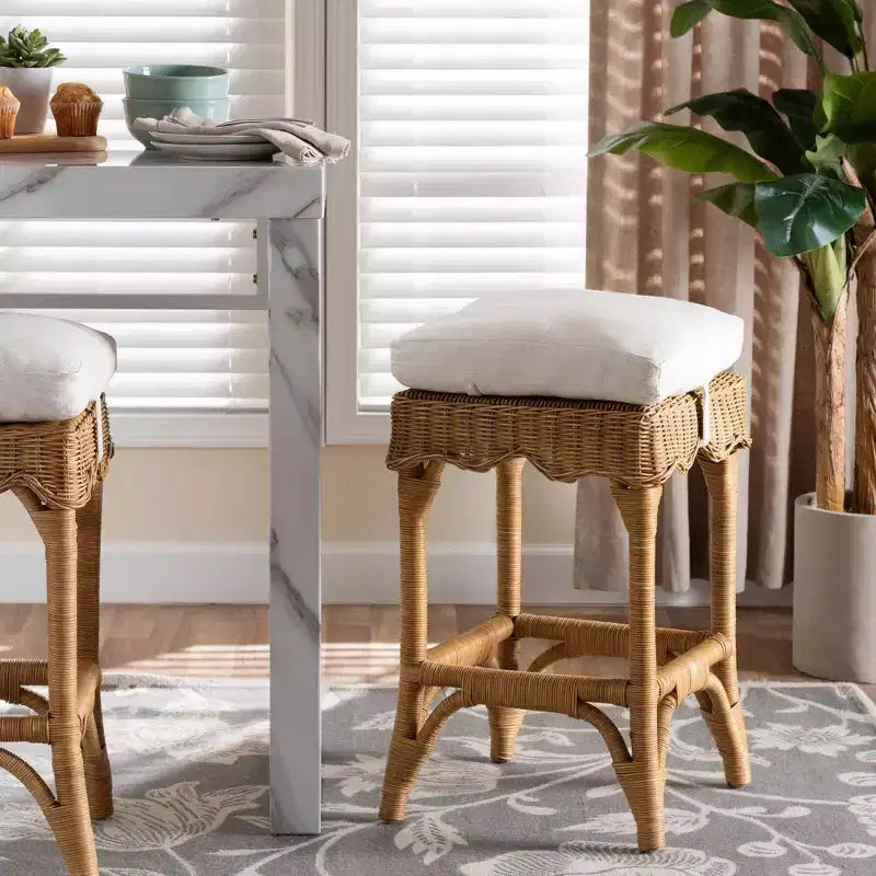 bali & pari Sgabello da bancone in rattan conchiglia Honey/White