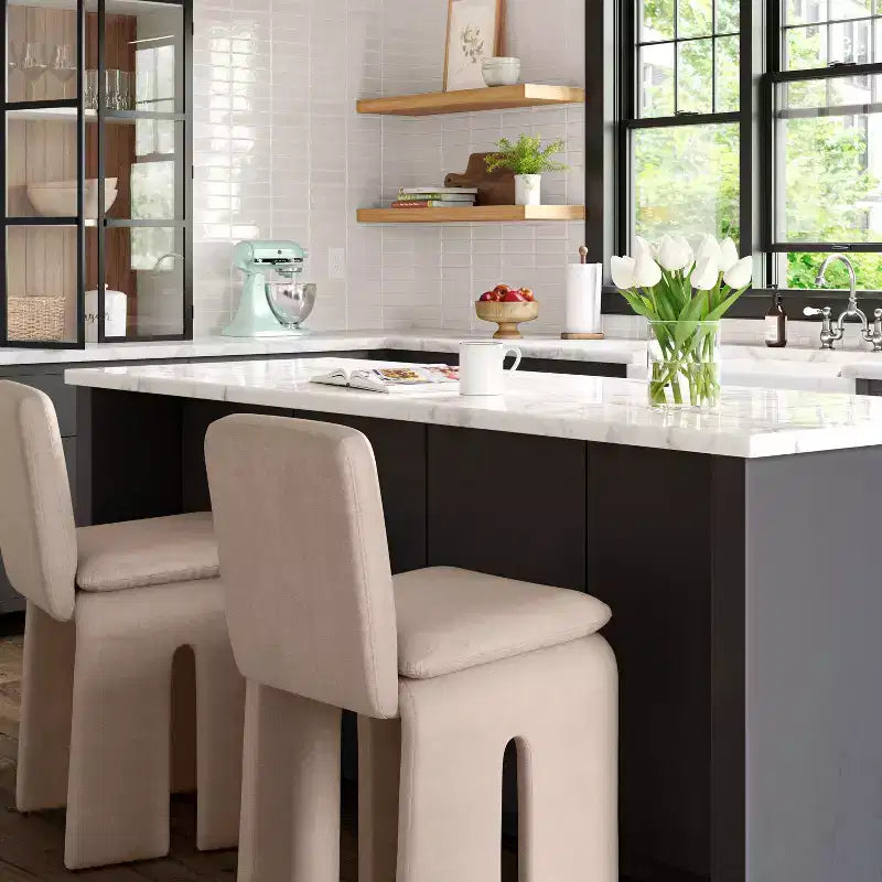 Sgabello da bar scultoreo Safflower da 25,5" altezza bancone con poggiapiedi, marrone chiaro - Threshold™