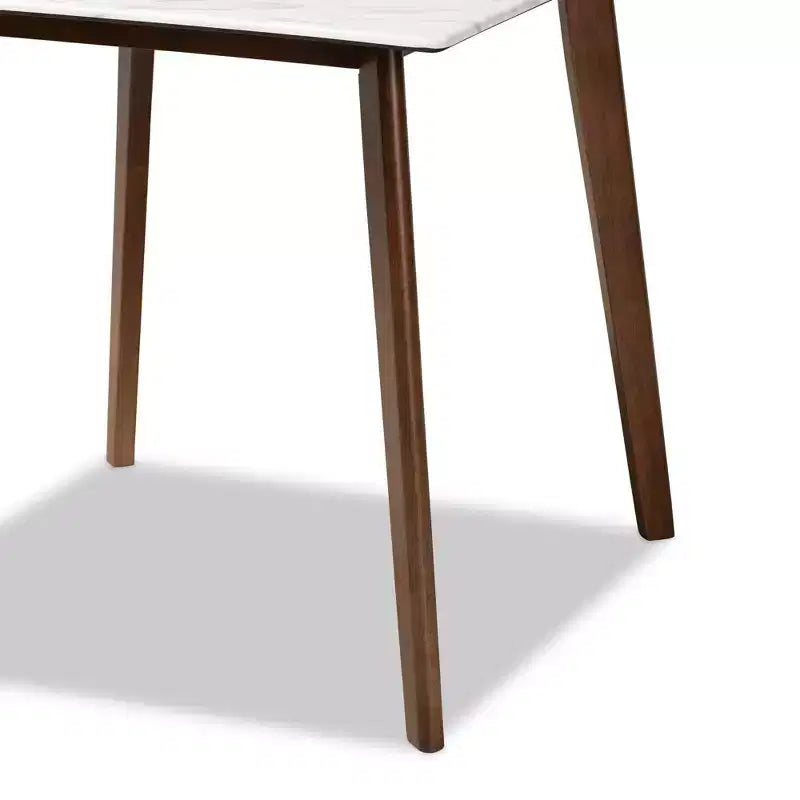Kaylee Tavolo da pranzo in legno Bianco/Marrone - Baxton Studio: piano effetto marmo, forma quadrata, gambe a spillo