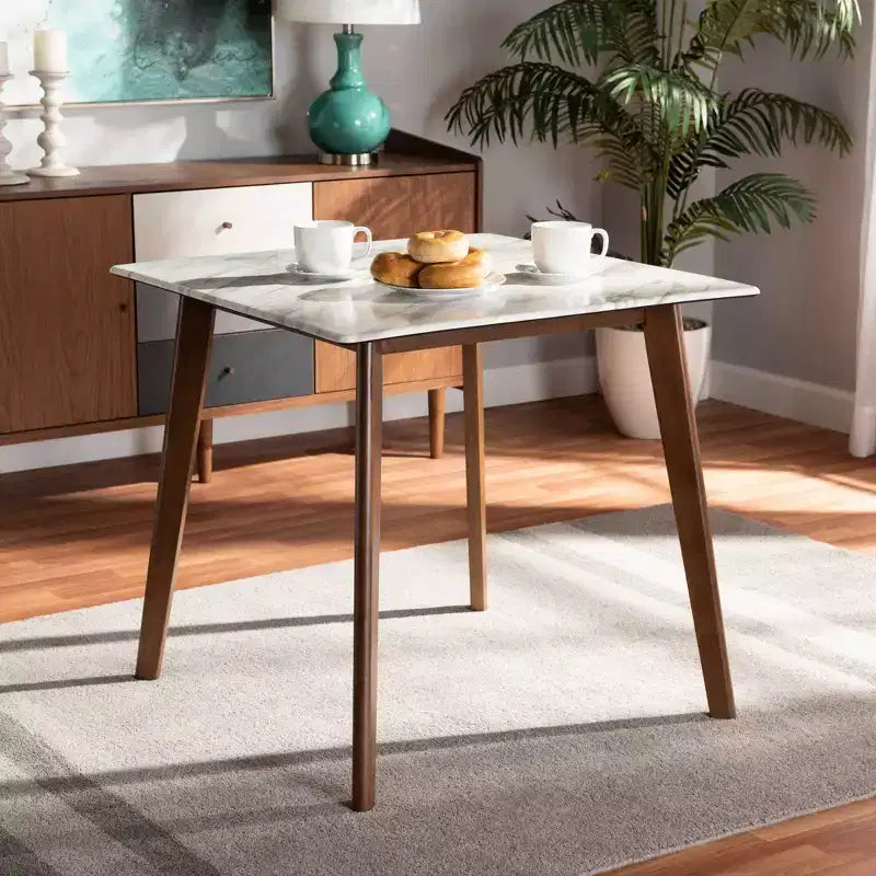 Kaylee Tavolo da pranzo in legno Bianco/Marrone - Baxton Studio: piano effetto marmo, forma quadrata, gambe a spillo