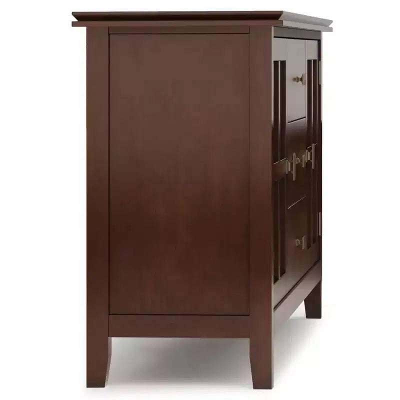 Credenza buffet grande Stratford, marrone rossiccio - WyndenHall: Legno massello, 3 cassetti, 2 armadietti