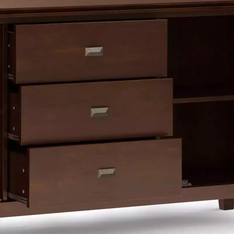 Credenza buffet grande Stratford, marrone rossiccio - WyndenHall: Legno massello, 3 cassetti, 2 armadietti