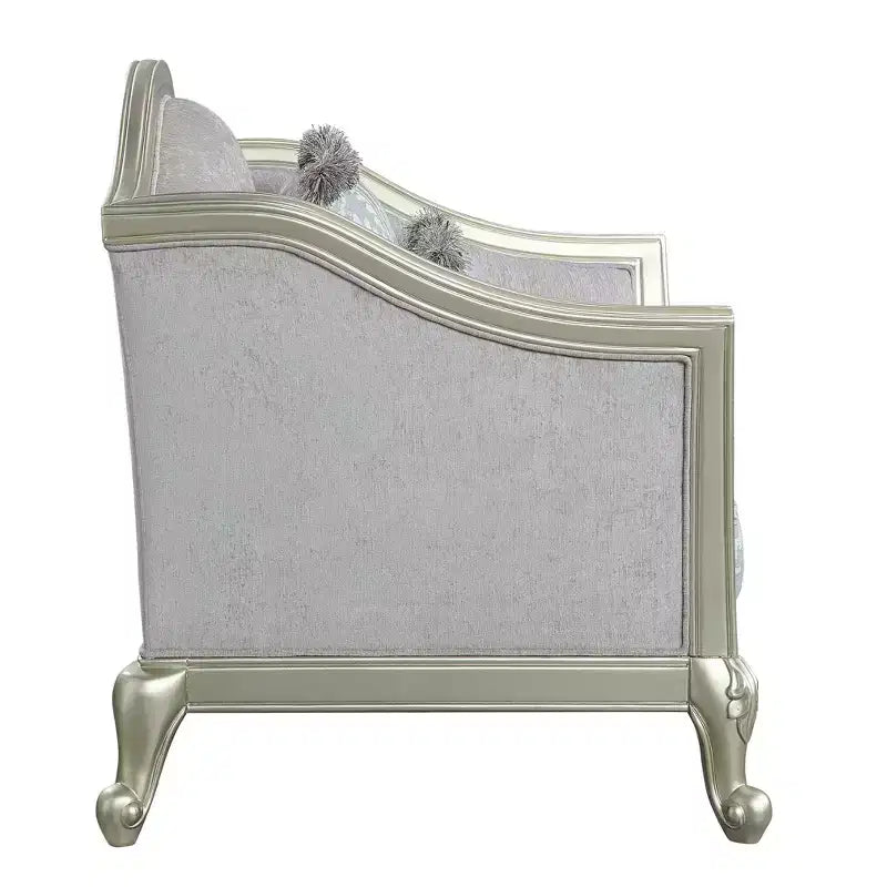 Divano Qunsia 66" in lino grigio chiaro e finitura champagne - Acme Furniture: Rivestimento in pelle, struttura in legno, nessun montaggio richiesto
