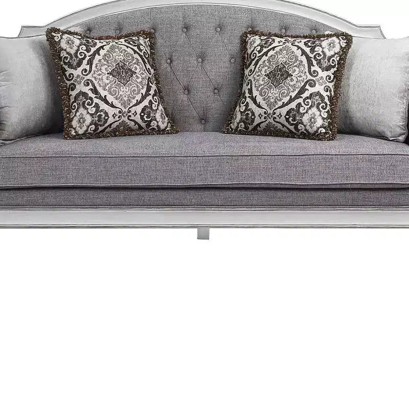 Divano Florian da 88", in tessuto grigio e finitura bianco anticato - Acme Furniture: Rivestimento in pelle, struttura in legno, include cuscino decorativo