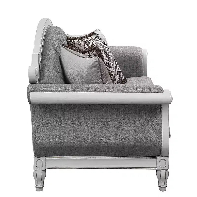 Divano Florian da 88", in tessuto grigio e finitura bianco anticato - Acme Furniture: Rivestimento in pelle, struttura in legno, include cuscino decorativo