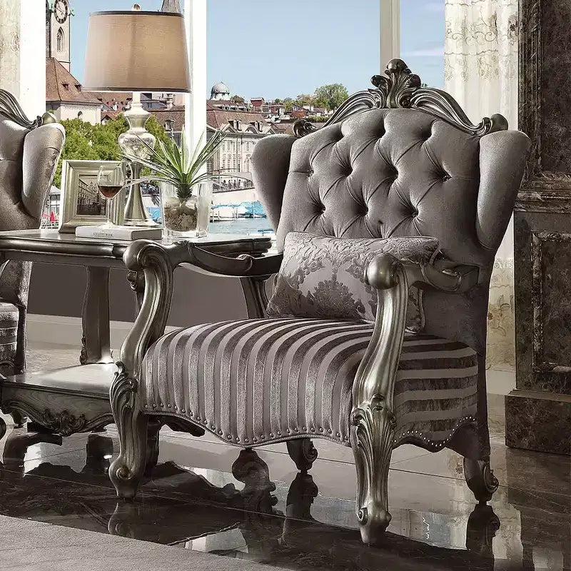 Poltrona Versailles con 1 cuscino in velluto/finitura platino anticato - Acme Furniture