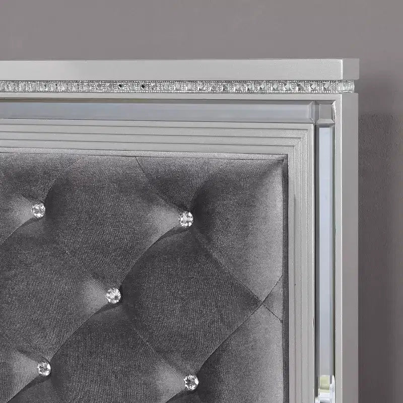 Set Letto Matrimoniale Queen Tenaya 3 Pezzi con 2 Comodini Argento/Grigio - HOMES: Inside + Out