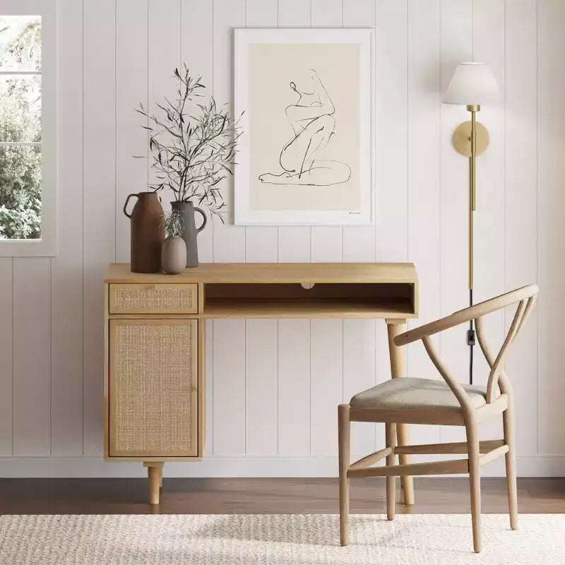 Scrivania Nathan James Boho con Vano Contenitore, Pino Caldo e Rattan: Design Moderno Stile Fattoria, Ferramenta Dorata, Gestione Cavi