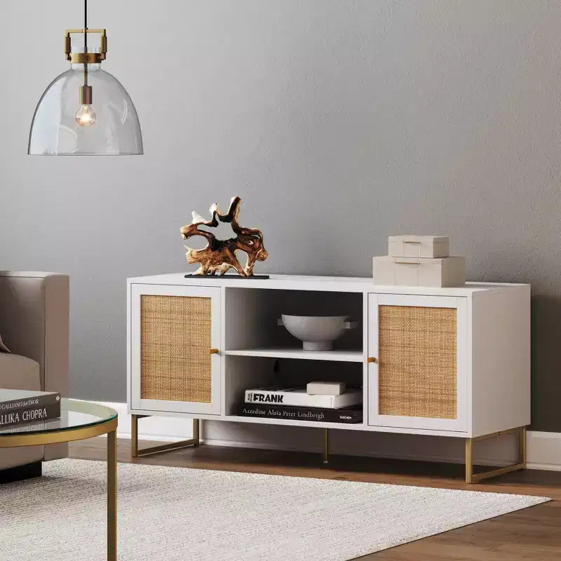 Mobile TV da 119 cm Mina in Rattan e Legno a 2 Ante per TV fino a 150 cm Bianco/Oro - Nathan James: Mobile porta TV in Stile Boho-Chic