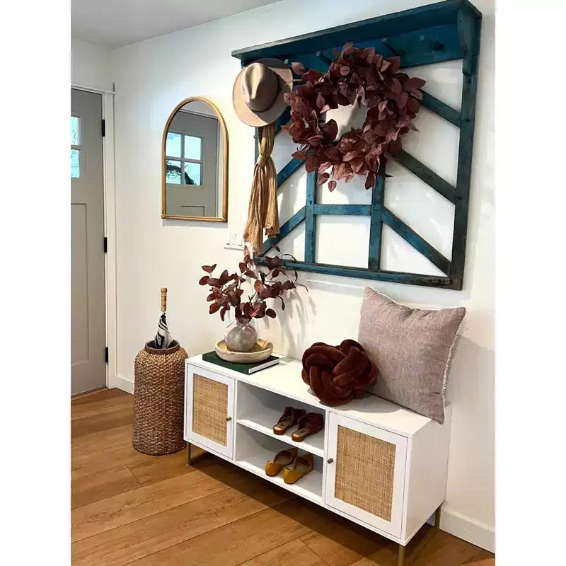 Mobile TV da 119 cm Mina in Rattan e Legno a 2 Ante per TV fino a 150 cm Bianco/Oro - Nathan James: Mobile porta TV in Stile Boho-Chic