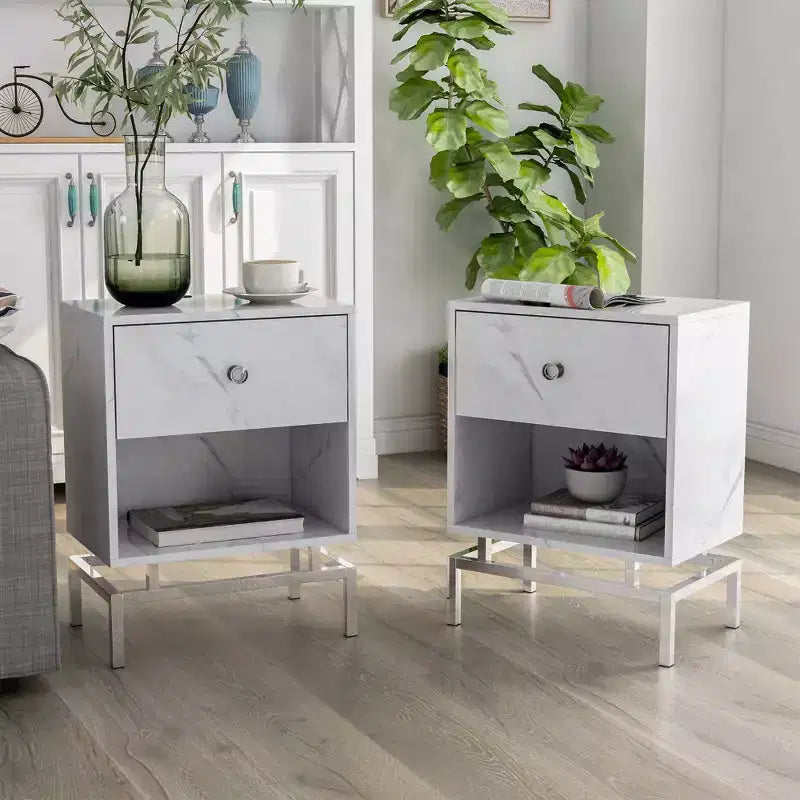 Set di 2 tavolini finali Rupelt con porta USB bianco antico - miBasics
