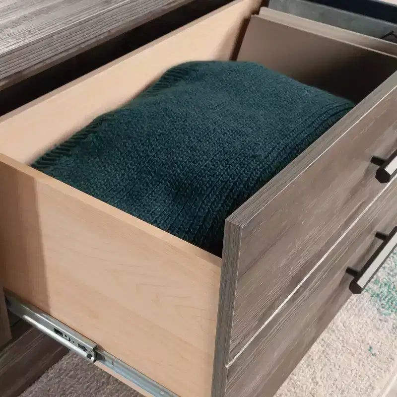 Sauder Aspen Post Tavolino da Salotto Quadrato Pebble Pine: Stile Rustico, MDF con Accessori in Metallo, Conforme agli Standard CPSC