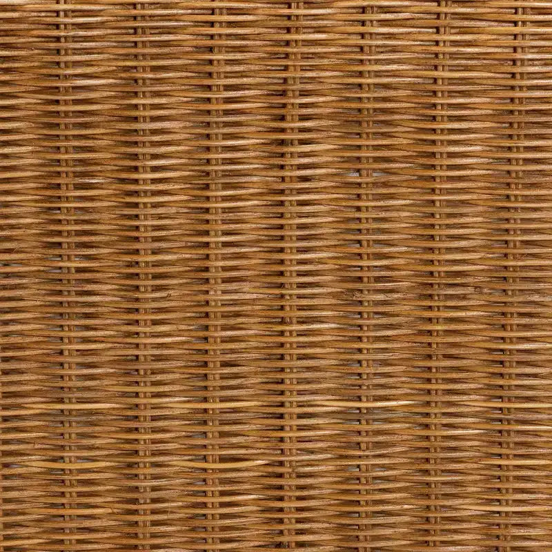 Bali & Pari Oteria Tavolino in Rattan con Bordo Ondulato Miele Chiaro