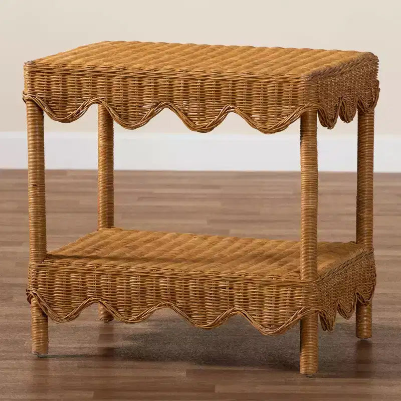 Bali & Pari Oteria Tavolino in Rattan con Bordo Ondulato Miele Chiaro
