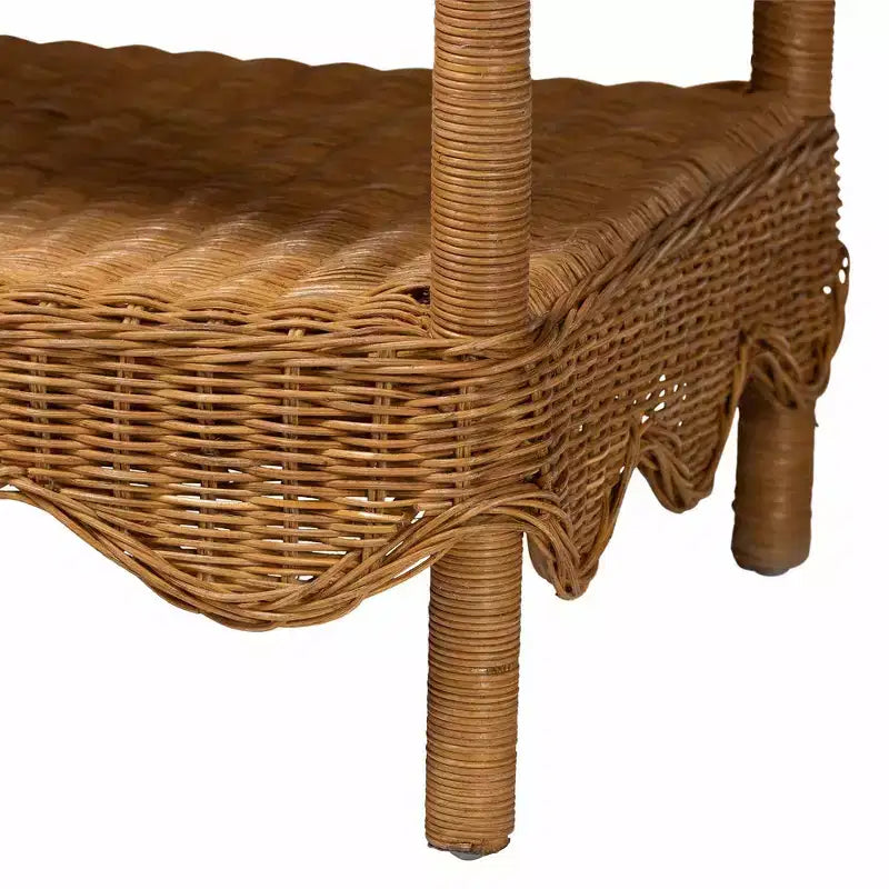 Bali & Pari Oteria Tavolino in Rattan con Bordo Ondulato Miele Chiaro