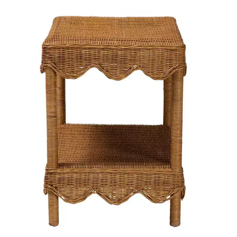Bali & Pari Oteria Tavolino in Rattan con Bordo Ondulato Miele Chiaro